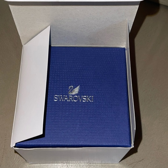 Authentic Swarovski crystal Daytime watch inlined w/crystals in the bezel MOP - Picture 3 of 6